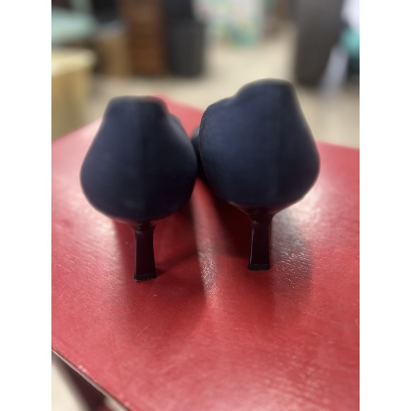 STUART WEITZMAN AUTH Vintage Women's Size 8.5 Capricorn Navy Crepe Pumps - Picture 2 of 8